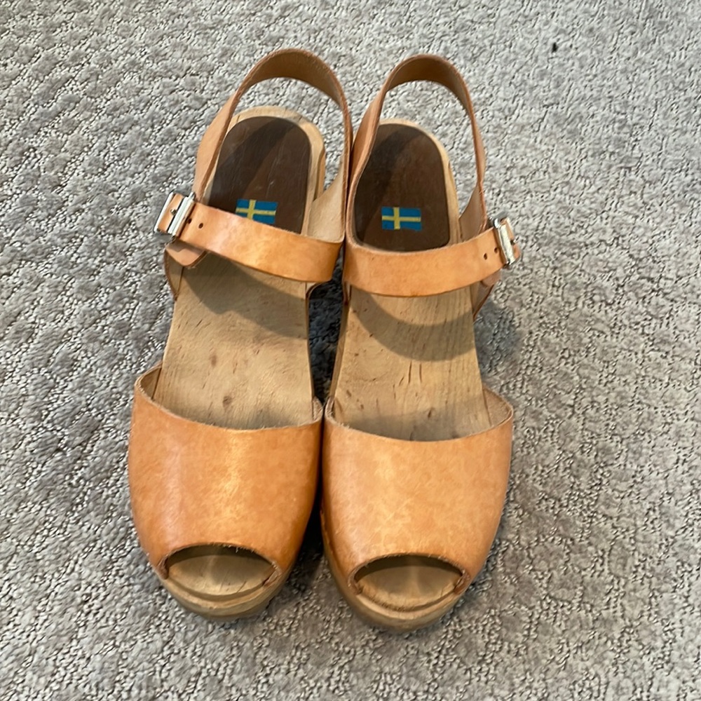 Mia clogs!